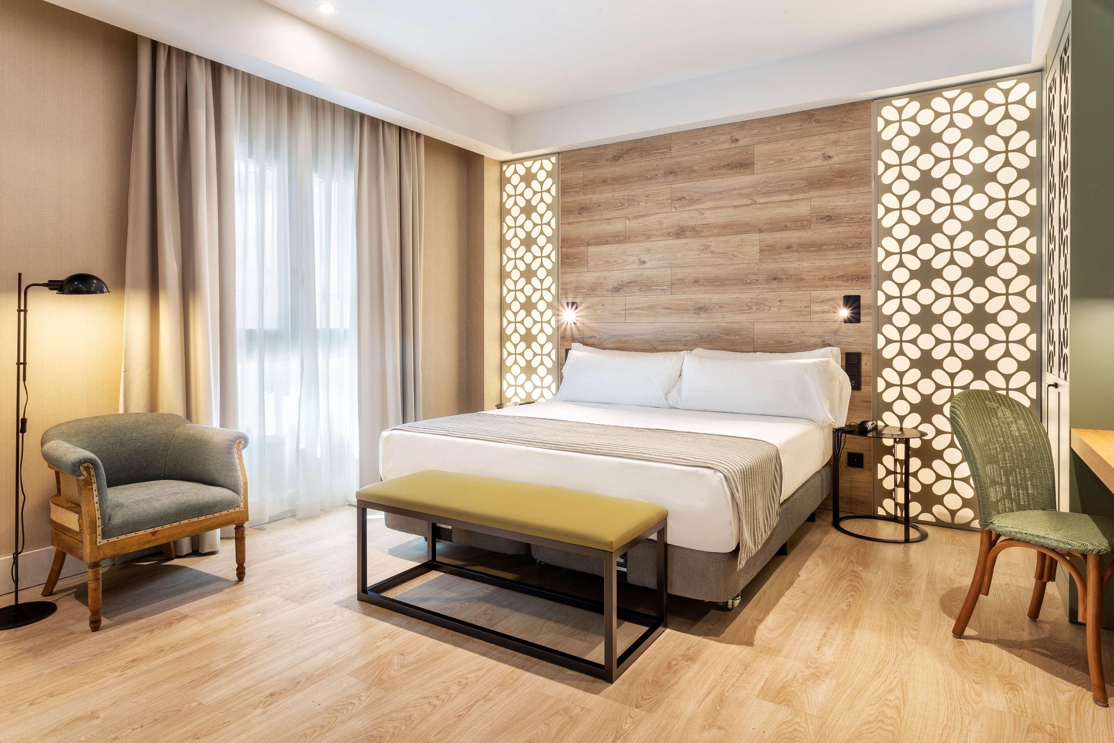 Catalonia Santa Justa Hotel Севиля Екстериор снимка