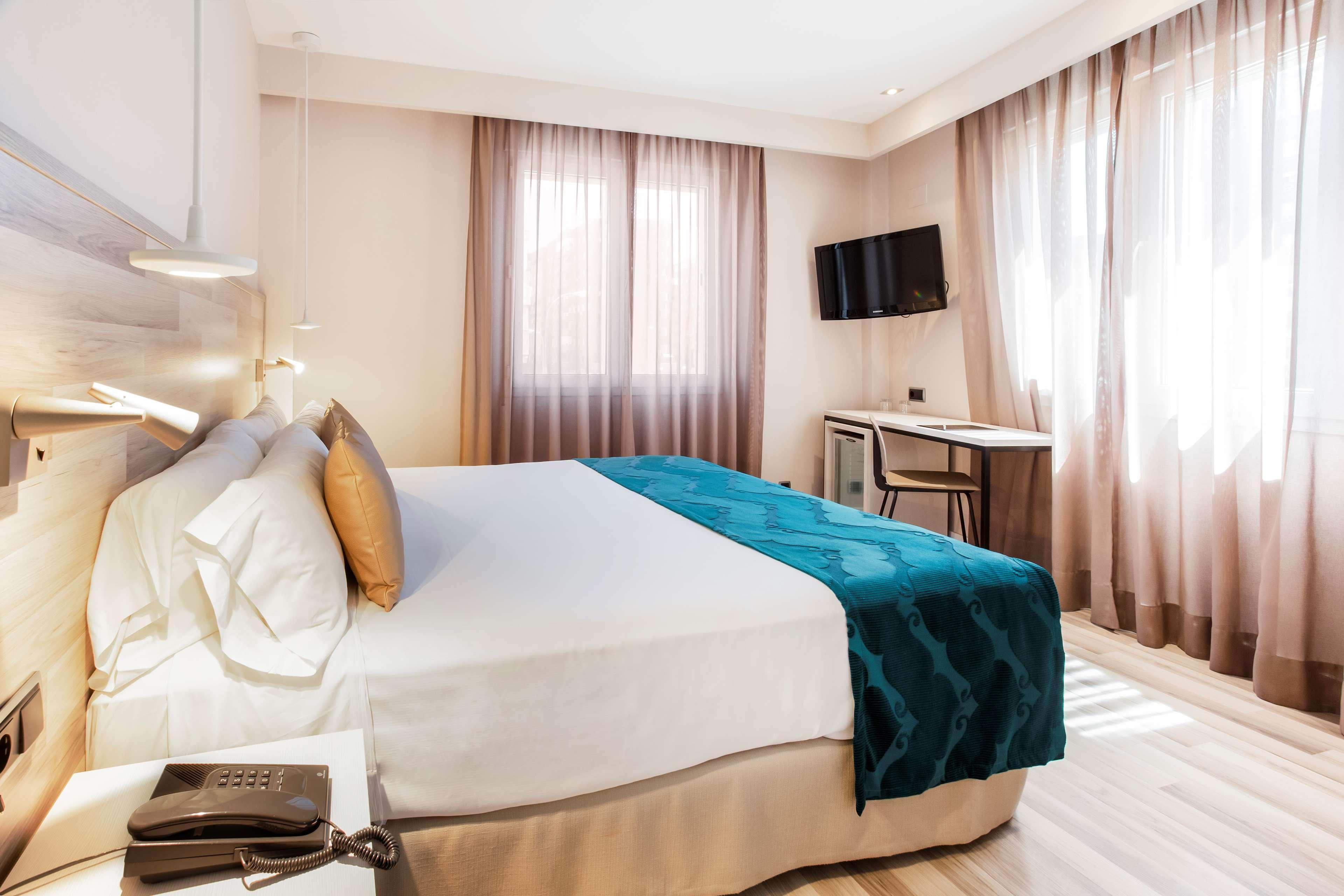 Catalonia Santa Justa Hotel Севиля Екстериор снимка