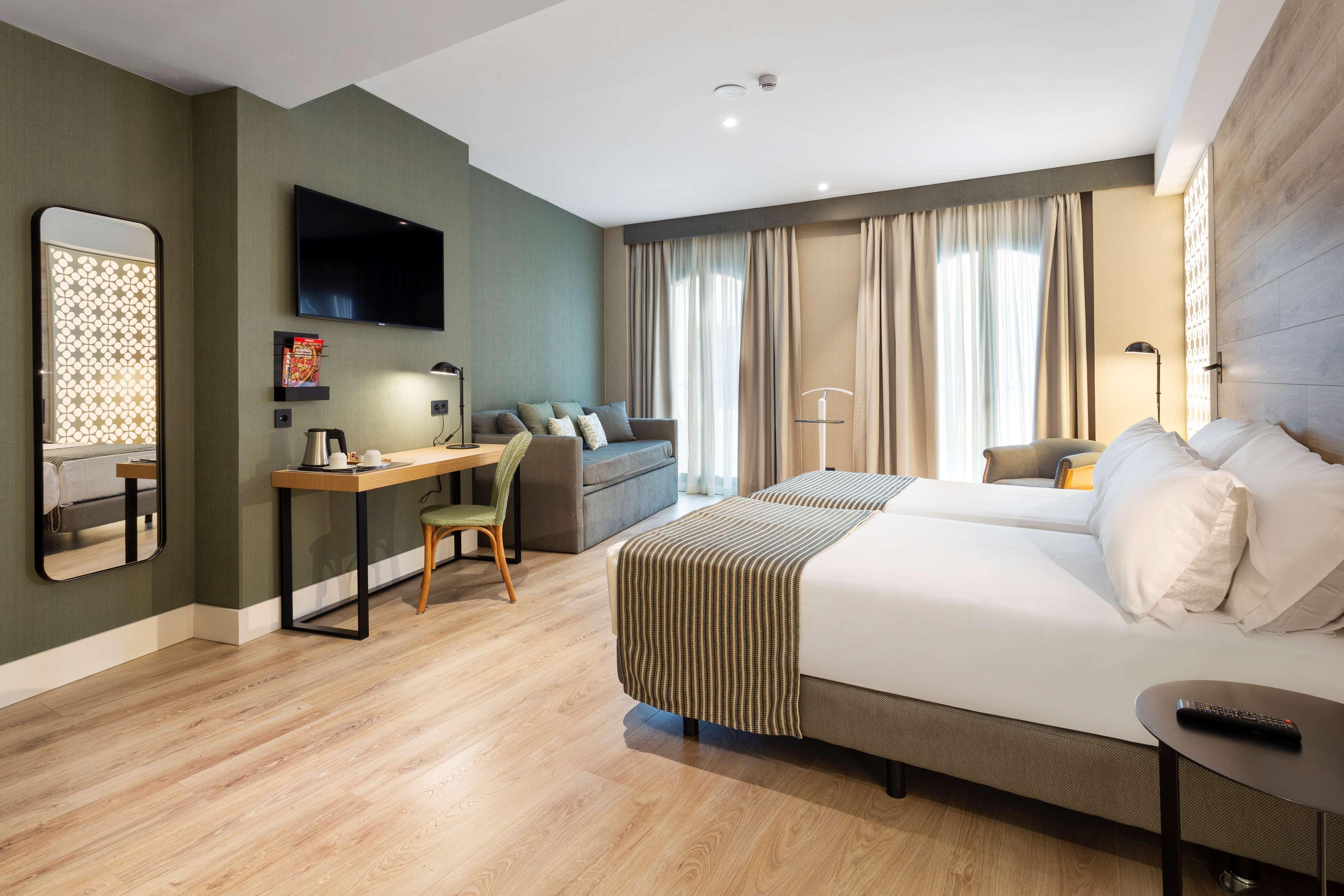 Catalonia Santa Justa Hotel Севиля Екстериор снимка