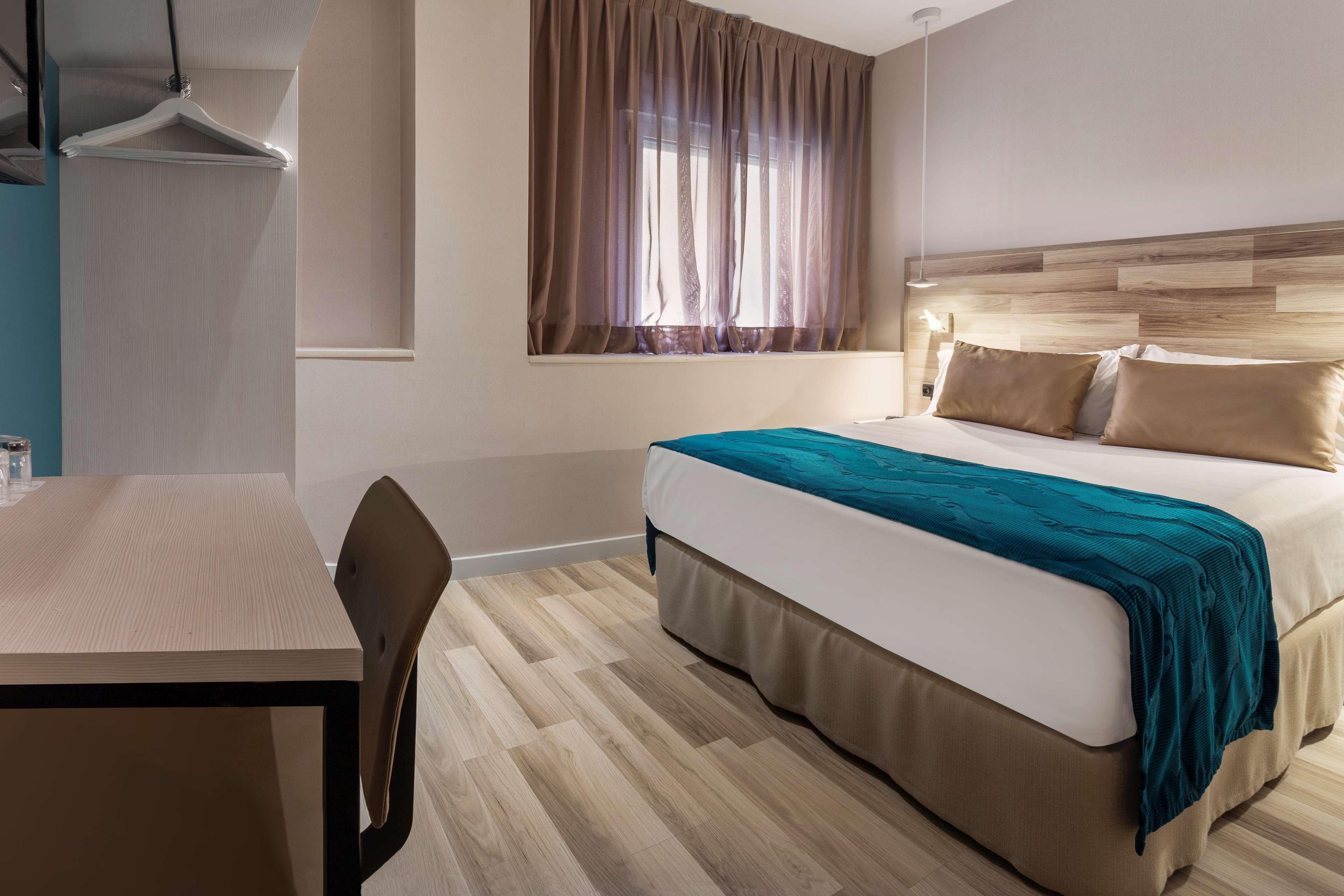 Catalonia Santa Justa Hotel Севиля Екстериор снимка